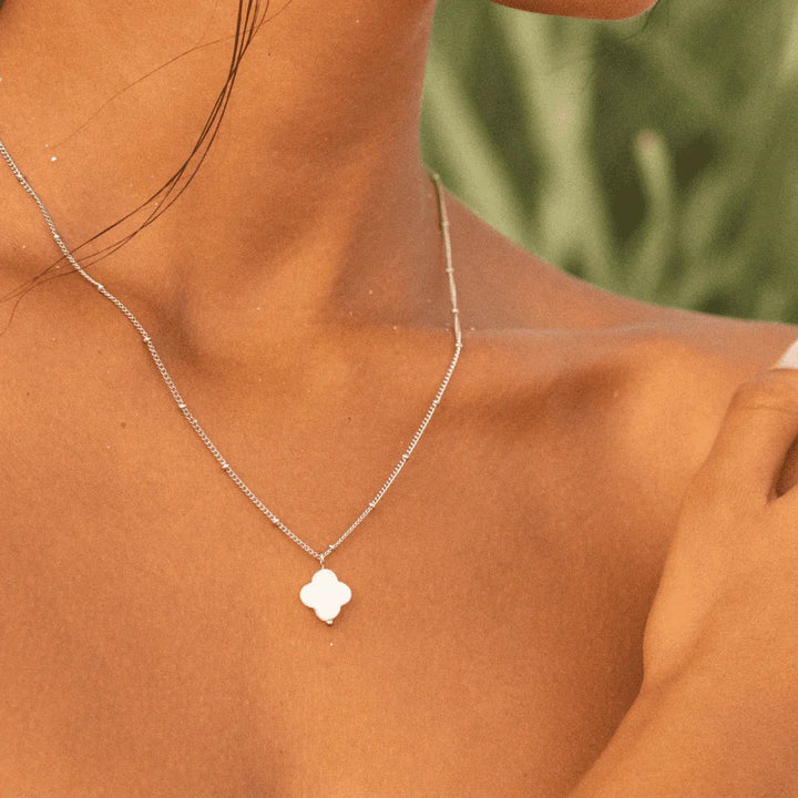 Isaline | Ketting met hanger en zomers ruitmotief