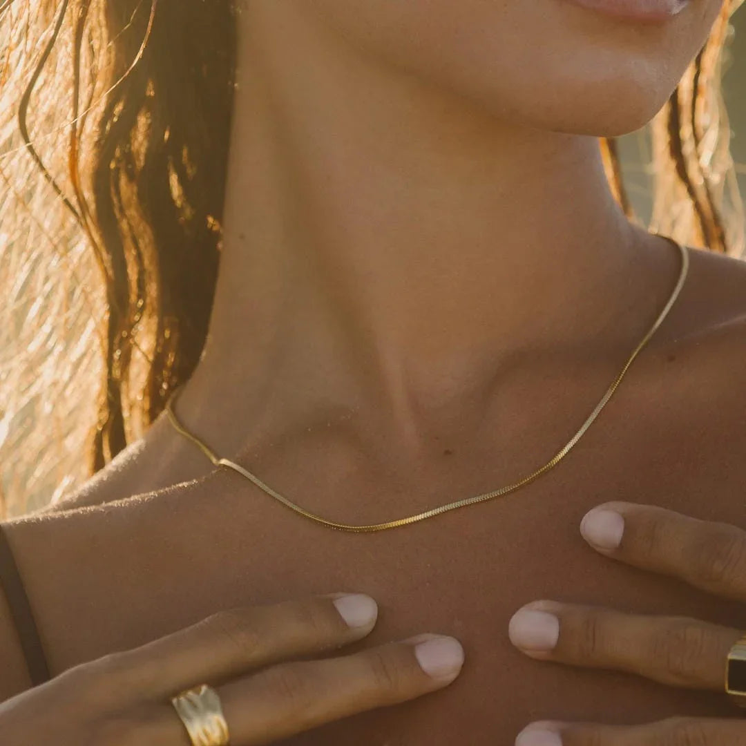 Céleste | Vierkante gouden slang-choker