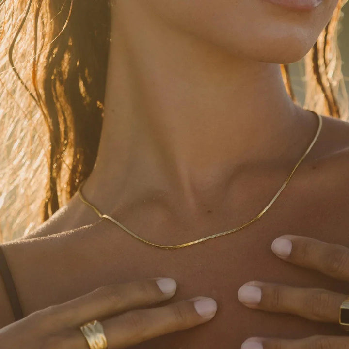 Céleste | Vierkante gouden slang-choker