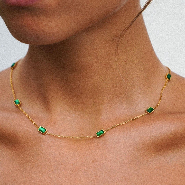 Apolline | ketting in chaîne goudkleurige met steen groene