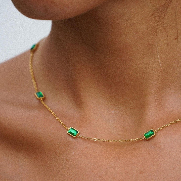 Apolline | ketting in chaîne goudkleurige met steen groene